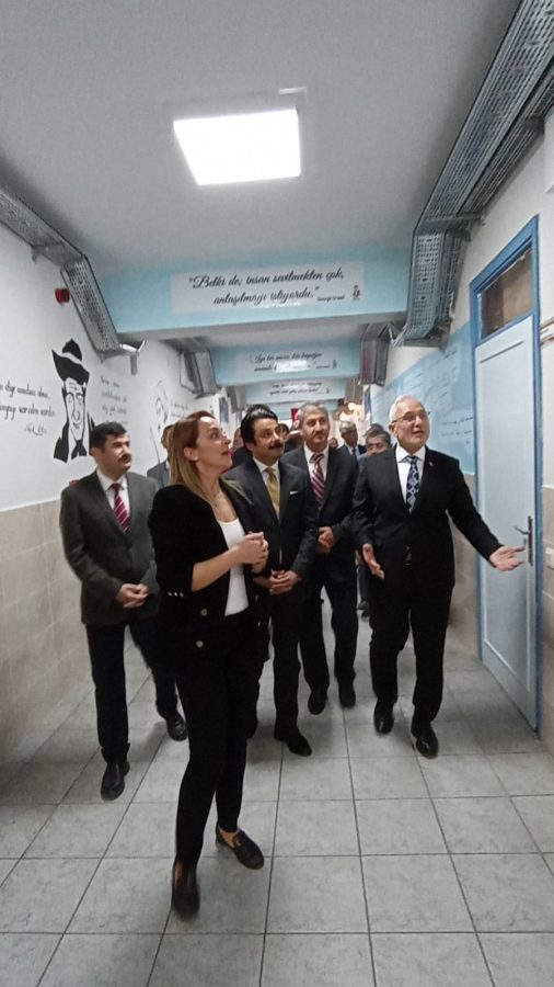 İSKENDERUN&#8217;DAKİ OKULLARDA KAN BAĞIŞI KAMPANYASINA YOĞUN İLGİ