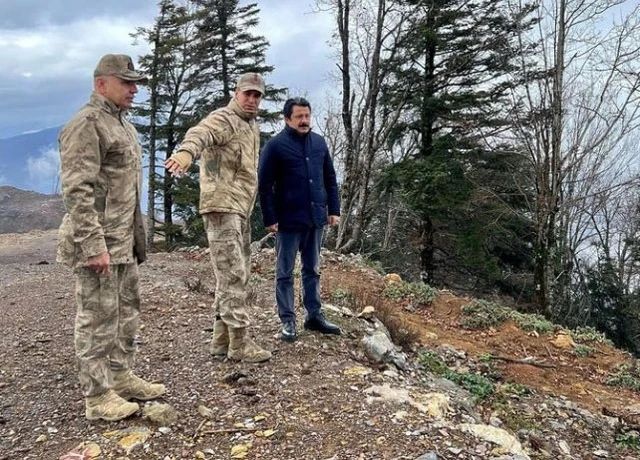 KAYMAKAM DEMİRYÜREK’TEN VE MEHMETÇİK&#8217;TEN AMANOS DAĞININ ZİRVESİNDE ‘TERÖRE GEÇİT YOK’ MESAJI