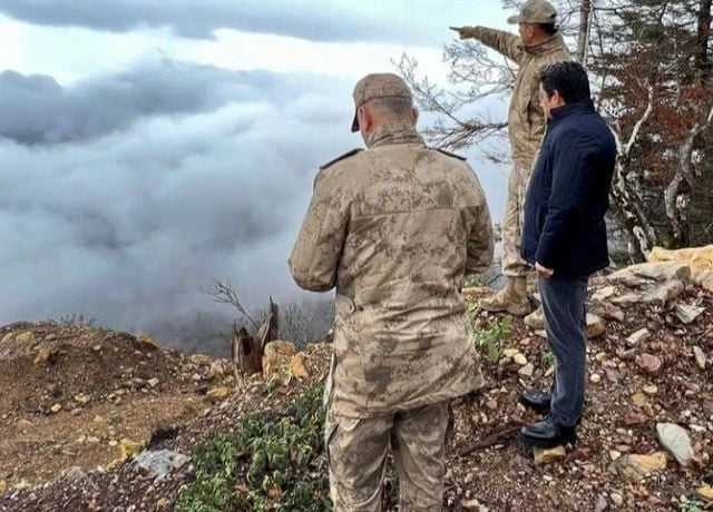 KAYMAKAM DEMİRYÜREK’TEN VE MEHMETÇİK&#8217;TEN AMANOS DAĞININ ZİRVESİNDE ‘TERÖRE GEÇİT YOK’ MESAJI