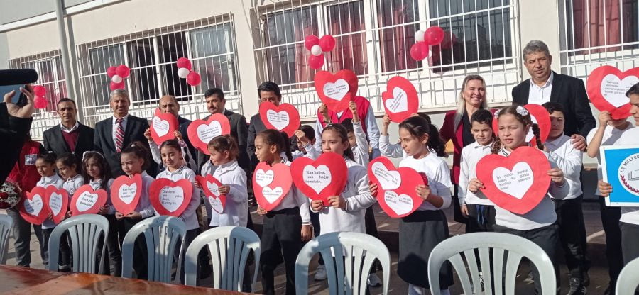 İSKENDERUN&#8217;DAKİ OKULLARDA KAN BAĞIŞI KAMPANYASINA YOĞUN İLGİ