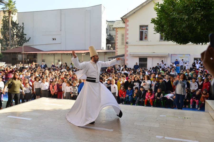 İSKENDERUN 5 TEMMUZ İLKOKULU’NDA Ş&Ouml;LEN HAVASINDA YERLİ MALI HAFTASI