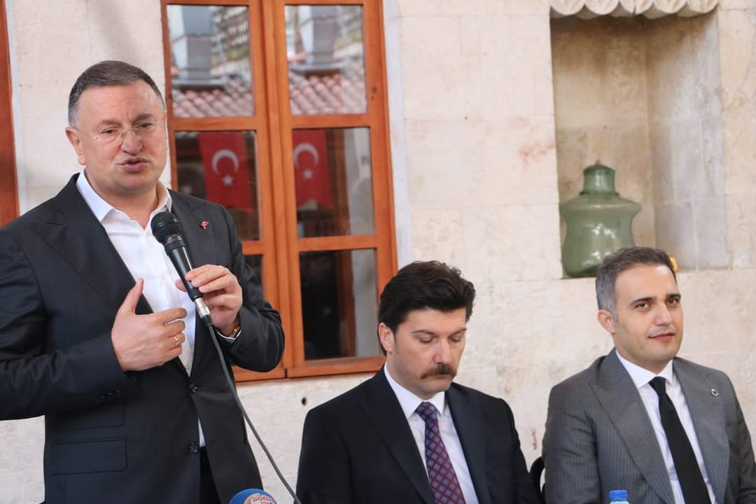 BAŞKAN SAVAŞ BASIN İLE BİR ARAYA GELDİ