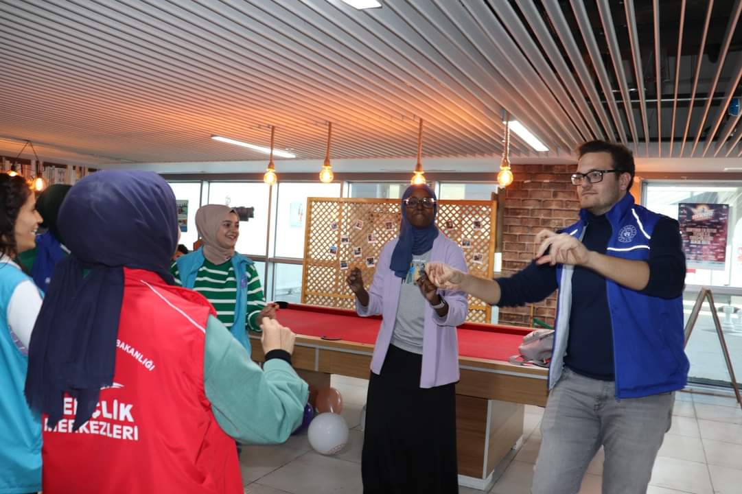 İSKENDERUN GEN&Ccedil;LİK MERKEZİ 5 ARALIK D&Uuml;NYA G&Ouml;N&Uuml;LL&Uuml;LER G&Uuml;N&Uuml;N&Uuml; GEN&Ccedil; G&Ouml;N&Uuml;LL&Uuml;LERİYLE KUTLADI!