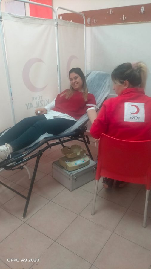 İSKENDERUN&#8217;DAKİ OKULLARDA KAN BAĞIŞI KAMPANYASINA YOĞUN İLGİ