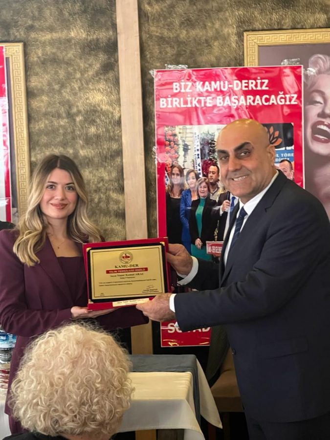 Kamu-Der Genel Merkezi tarafından Yaşar Ara&ccedil; &ouml;d&uuml;le layık g&ouml;r&uuml;ld&uuml;