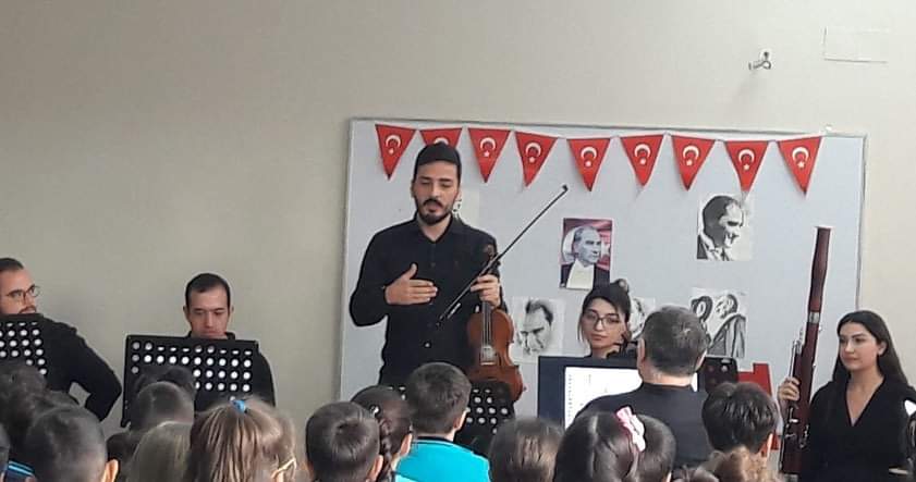 MUSTAFA YAZICI DEVLET KONSERVATUVARI İLKOKULLARDA MİNİ KONSERLER VERİYOR