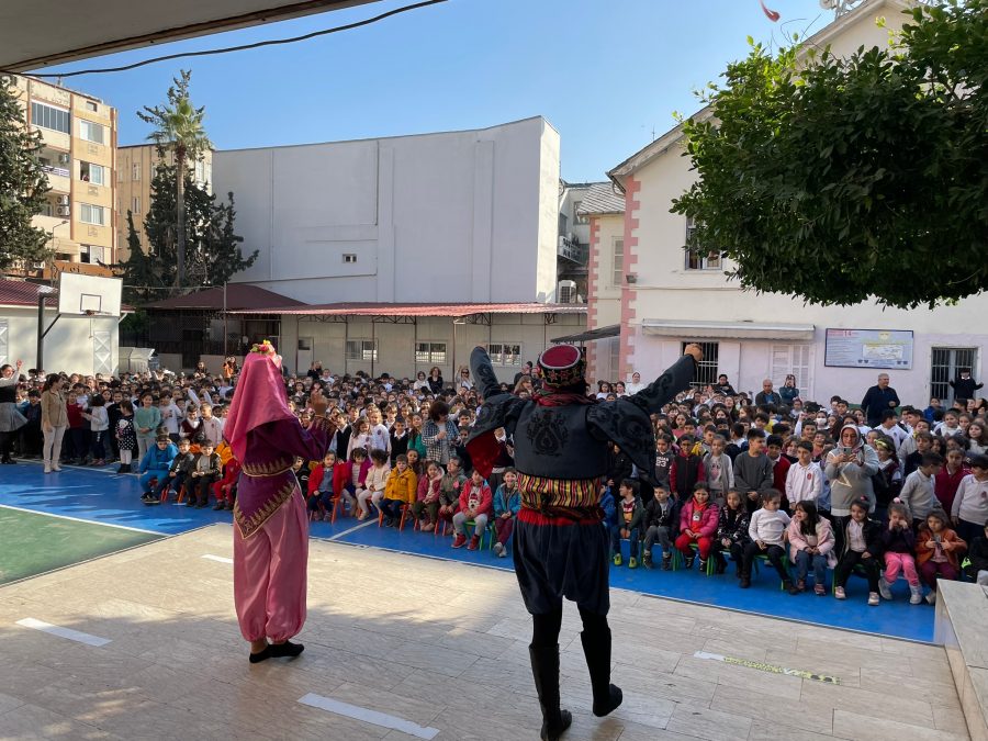 İSKENDERUN 5 TEMMUZ İLKOKULU’NDA Ş&Ouml;LEN HAVASINDA YERLİ MALI HAFTASI