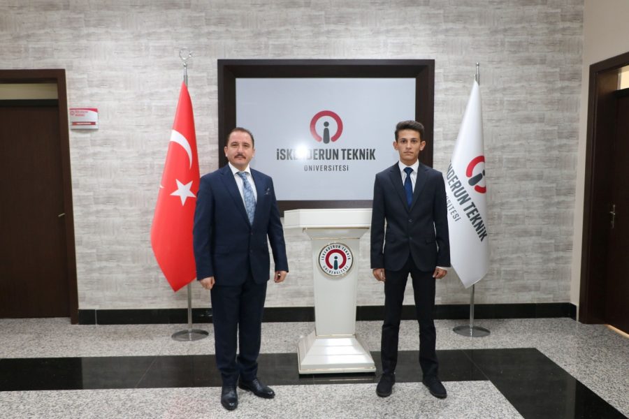 İLHAM VEREN BİR REKTÖR