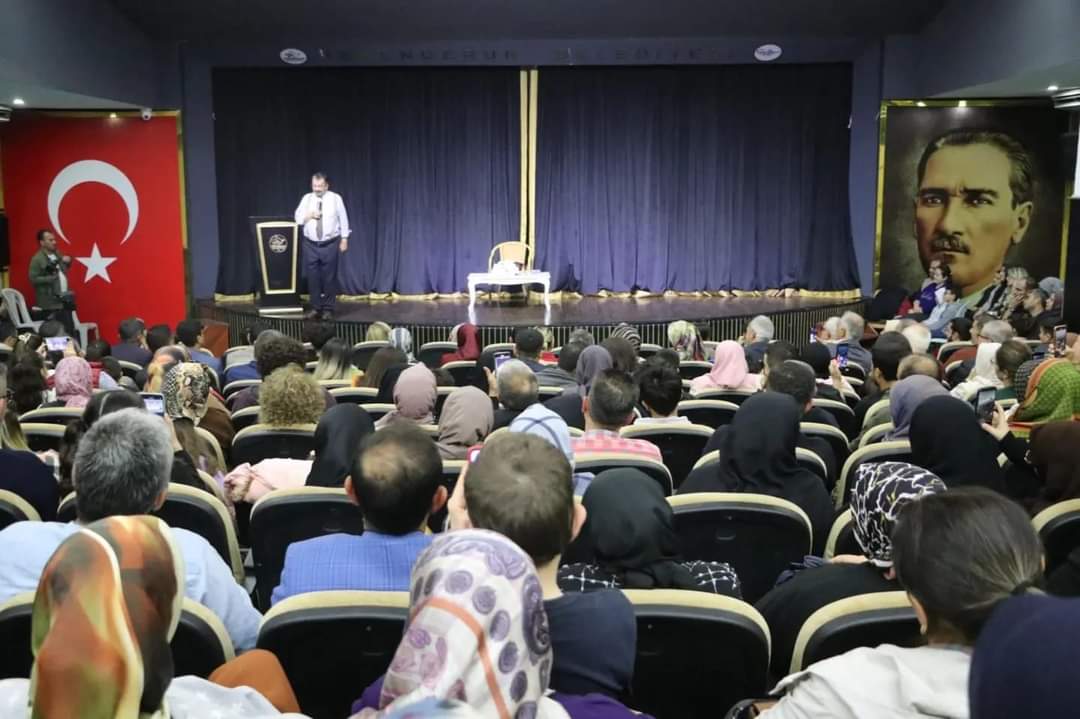 SÖYLEŞİ PROGRAMI YOĞUN İLGİ GÖRDÜ