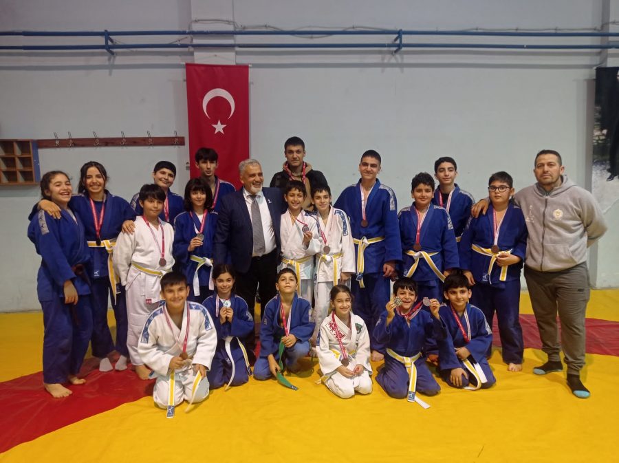 5 Temmuz İlkokulu öğrencileri judo şampiyonasında gururlandırdı