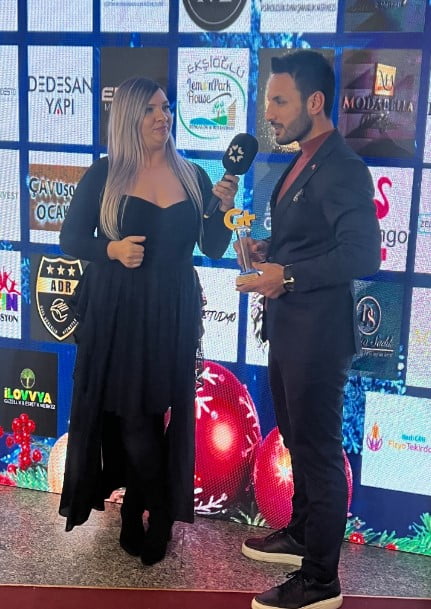 Hataylı Genç ve Ünlü iş Adamı Burak Akyürek’e Anlamlı Ödül