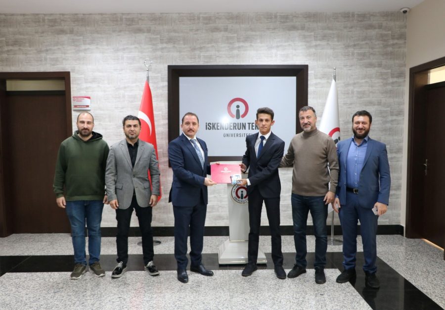 İLHAM VEREN BİR REKTÖR