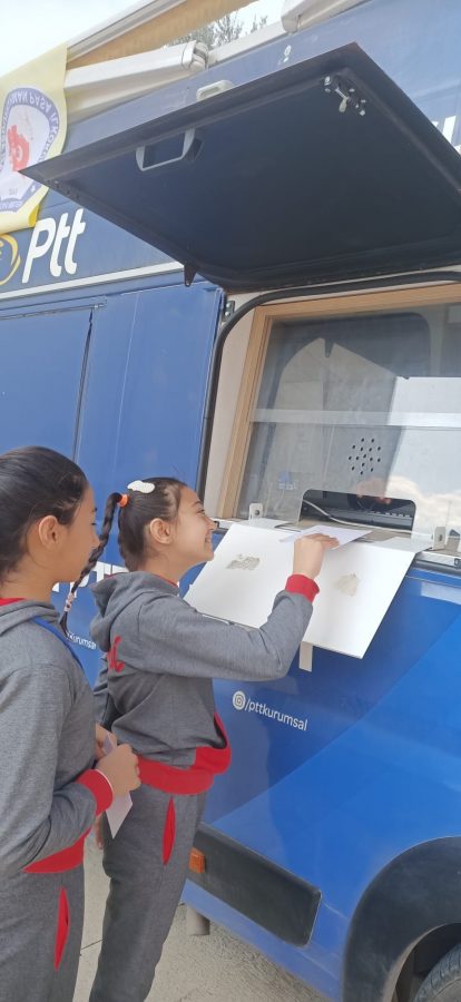 BELEN GAZİ ABDURRAHMAN PAŞA İLKOKULU &Ouml;ĞRENCİLERİ, KARTPOSTALLARI SEVDİKLERİNE G&Ouml;NDEREREK NOSTALJİK K&Uuml;LT&Uuml;R&Uuml; CANLANDIRDI