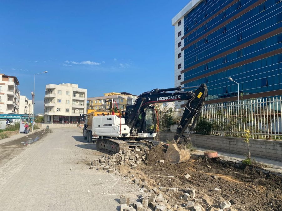 KARAAĞAÇ MAHALLESİ YAĞMUR SUYU HATTINA KAVUŞUYOR