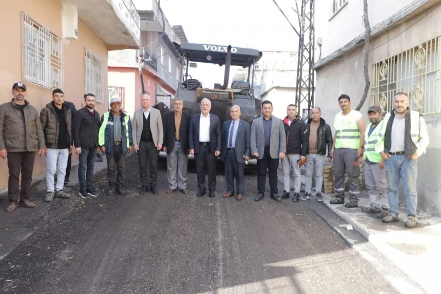 BAŞKAN TOSYALI ASFALT ÇALIŞMALARINI YERİNDE İNCELEDİ