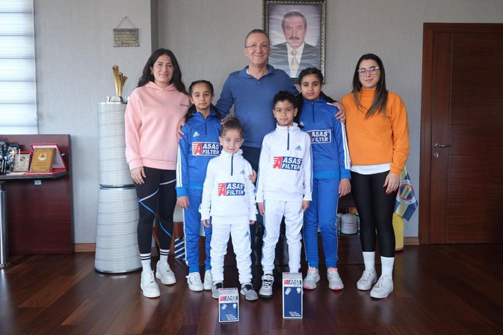 Asaş Sporlu Voleybolcular Başkan Zeki Göçmen&#8217;i Ziyaret Etti