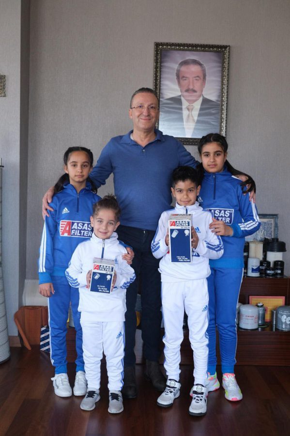 Asaş Sporlu Voleybolcular Başkan Zeki Göçmen’i Ziyaret Etti