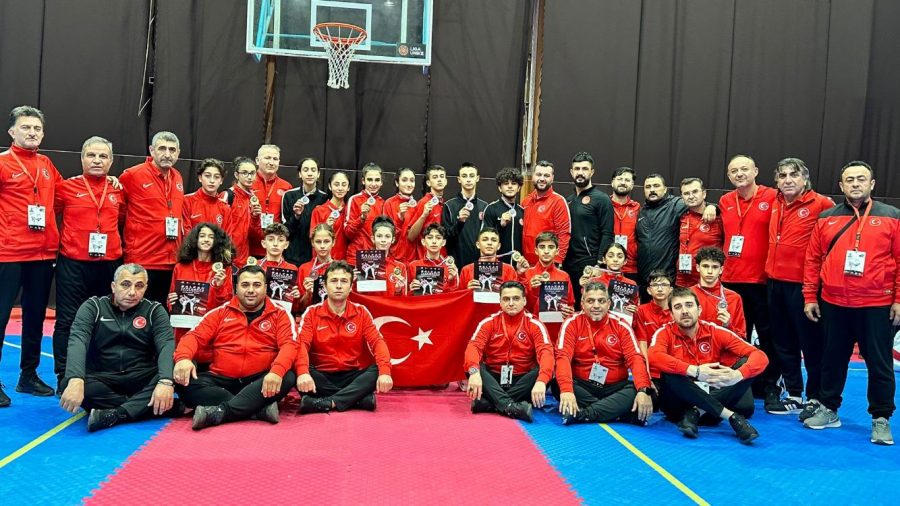 ANTREN&Ouml;R MEHMET KORHAN, ARNAVUTLUK&rsquo;TA MADALYALARI TOPLADI