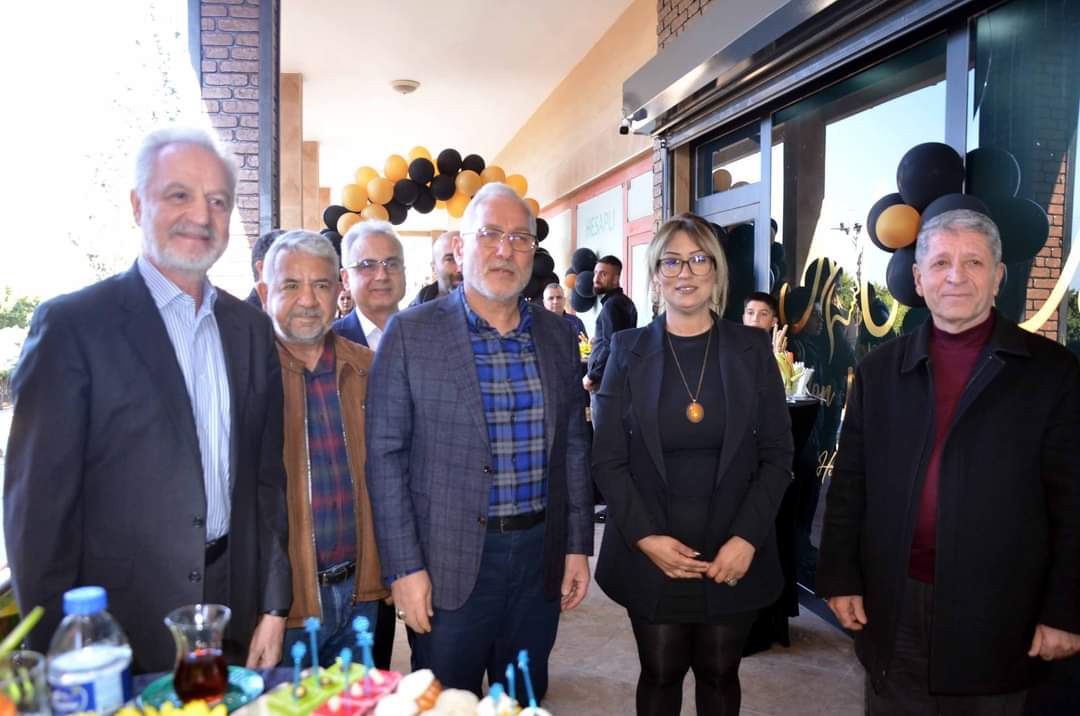 İTSO Başkanı Yılmaz, Denizciler’de Hizmete Giren Salon M Güzellik Merkezinin Açılışına katıldı