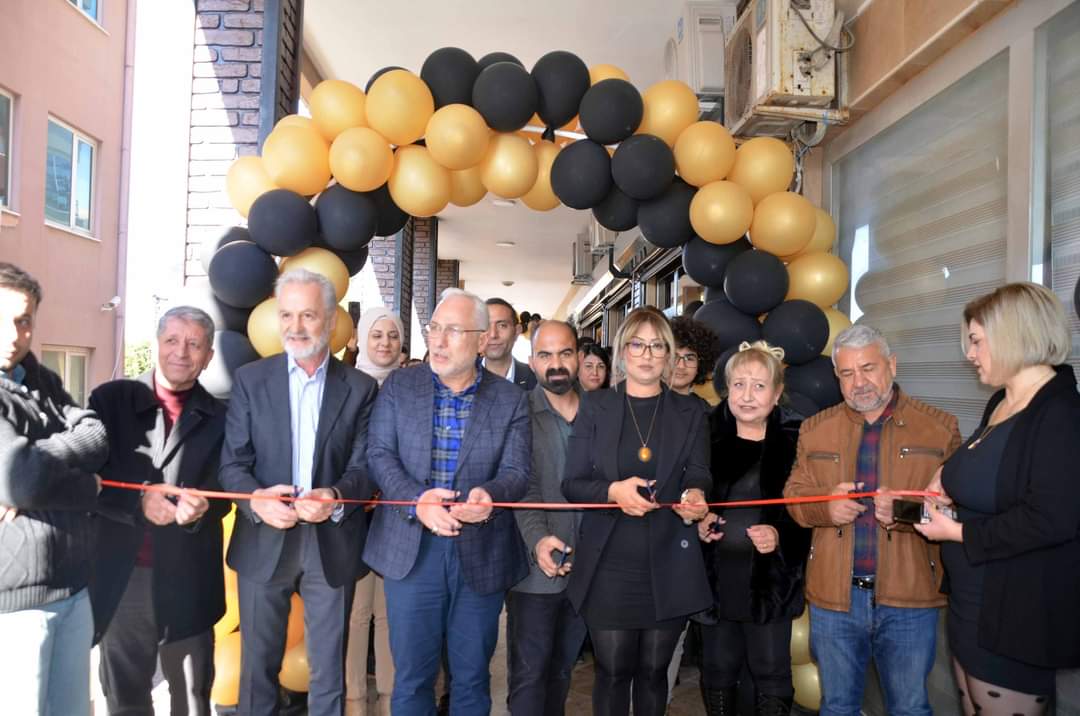 İTSO Başkanı Yılmaz, Denizciler’de Hizmete Giren Salon M Güzellik Merkezinin Açılışına katıldı