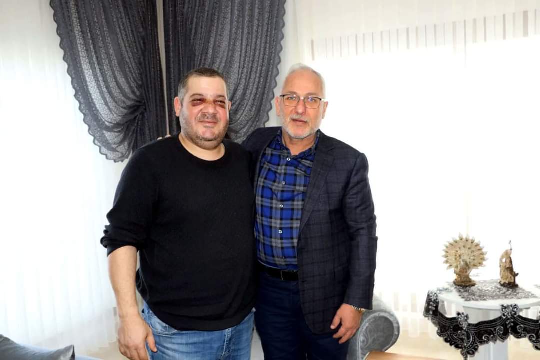 BAŞKAN TOSYALI’DAN İŞİTME ENGELLİ ÇALIŞANA ‘GEÇMİŞ OLSUN’ ZİYARETİ