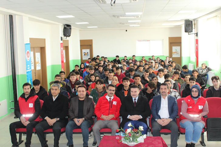 Hassa’da Genç Kızılay Oryantasyon Programı