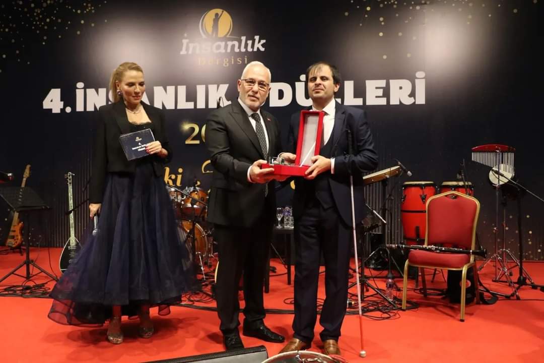 BAŞKAN TOSYALI&#8217;YA “YILIN BELEDİYE BAŞKANI” ÖDÜLÜ