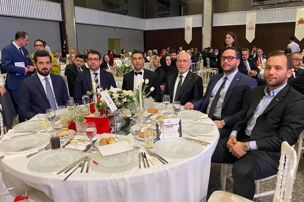 BAŞKAN TOSYALI&#8217;YA “YILIN BELEDİYE BAŞKANI” ÖDÜLÜ