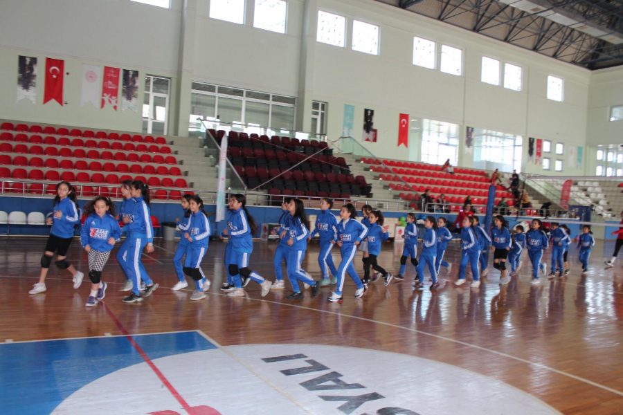 ASAŞ VOLEYBOL OKULU ÇALIŞMALARINI SÜRDÜRÜYOR