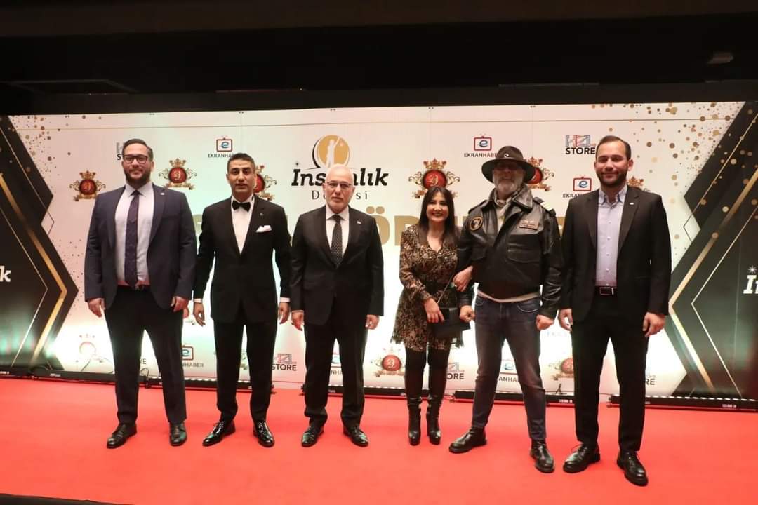 BAŞKAN TOSYALI&#8217;YA “YILIN BELEDİYE BAŞKANI” ÖDÜLÜ