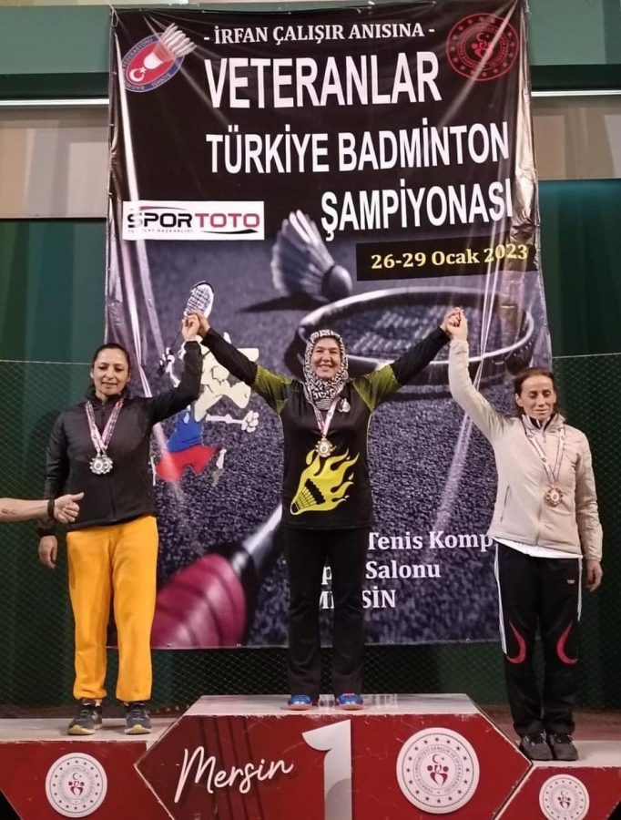 BADMİNTON ŞAMPİYONASINDA HATAY&#8217;I TEMSİL EDEN VETERANLARDAN BÜYÜK BAŞARI