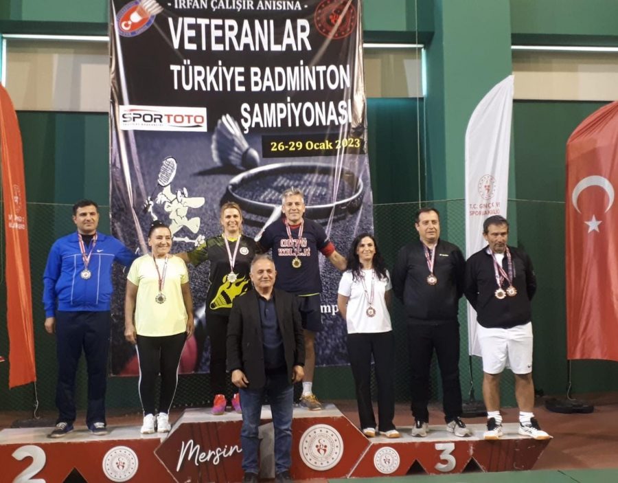 BADMİNTON ŞAMPİYONASINDA HATAY&#8217;I TEMSİL EDEN VETERANLARDAN BÜYÜK BAŞARI