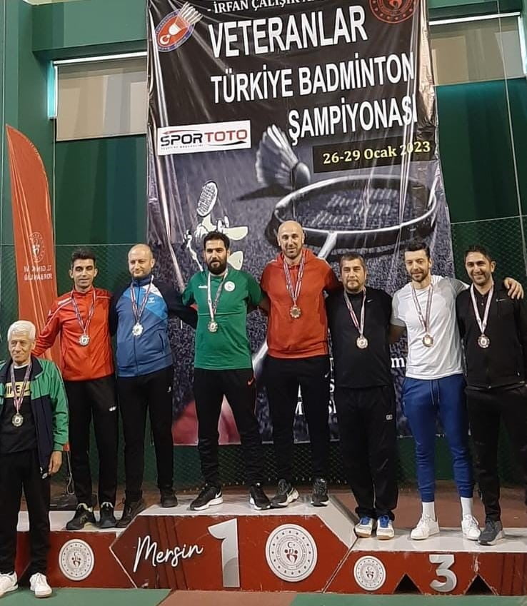 BADMİNTON ŞAMPİYONASINDA HATAY&#8217;I TEMSİL EDEN VETERANLARDAN BÜYÜK BAŞARI