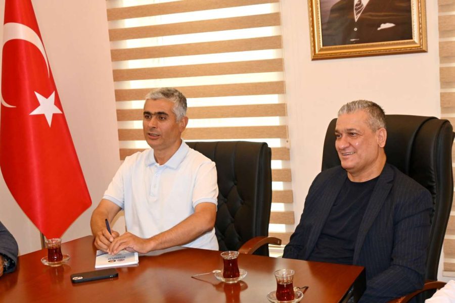 Belen Belediye Başkanı İbrahim Gül, Özçelik-İş Sendikası İskenderun Şubesi'ni ziyaret etti.