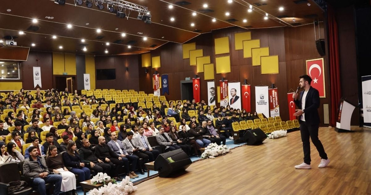 HBB, Öğrencilere “Geleceğine Yön Ver” Semineriyle Destek Verdi